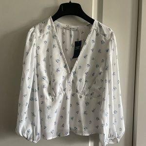 NWT Abercrombie and Fitch white and blue floral blouse
